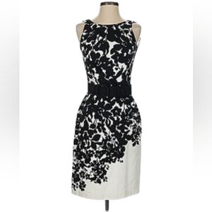 White House Black Market Women’s 00 Black & White Floral Sleeveless V-Neck Dress